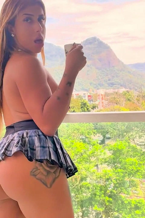 Waking up and Cuming at Cup of Coffe and Playing with Dildo
