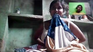 インドのDesi女の子を森に連れて行き、彼女を犯した