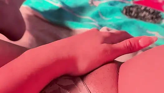 Üniversiteden eve geldiğimde ve mastürbasyon yapmaya başladığımda vajinam gerçekten ıslanıyor.