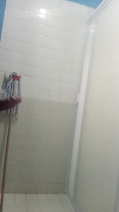 Víctor Rojas masturbates in the shower, in Cuernavaca