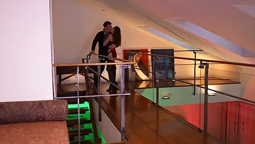 Pantatku dicrot di dalam sama pacarku di klub malam! 4K HD Tim Team