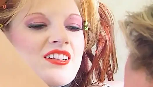 Cewek sange ini lagi asik nyepong kontol dan dientot habis-habisan sampai dicrot di dalam