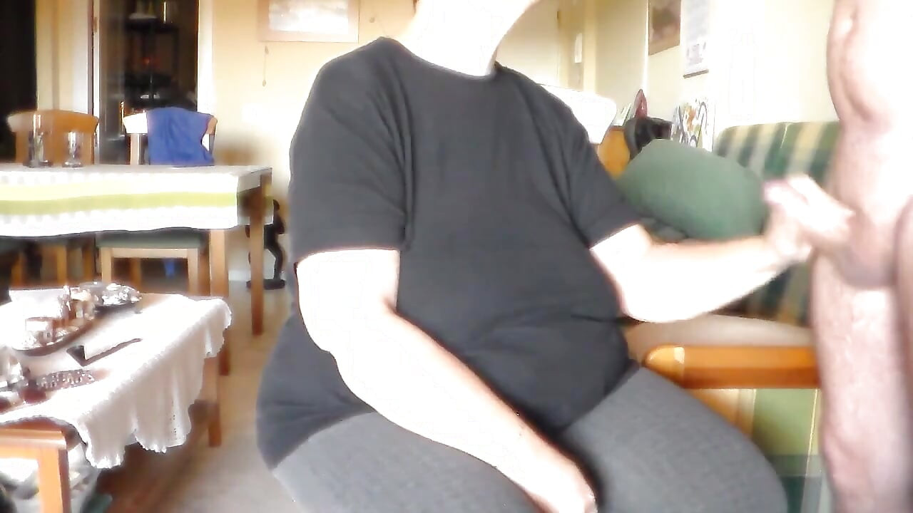 約翰正在給珍一個大精液臉部