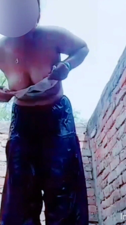 A very beautiful girl was taking bath in her courtyard | Clip 1