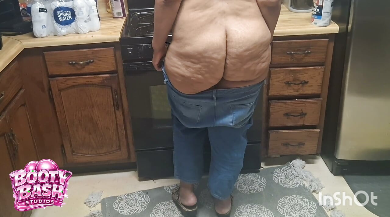 JAMAL ANAL KING FILMS ANAL QUEEN DAILY SO YOU CAN SEE HER PHAT JUICY ASS