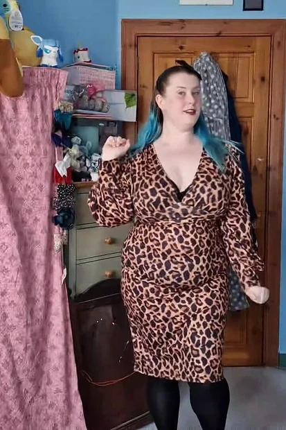 Strip Show, Toy Show & BJ - Solo Girl