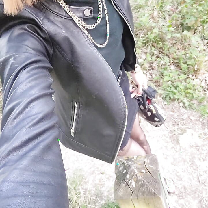 Pochwal się swoją mini spódniczką w JeaNs, otwórz cul na parkingu. VaneSsaBiTCHx PariS ChienneTrvprod91