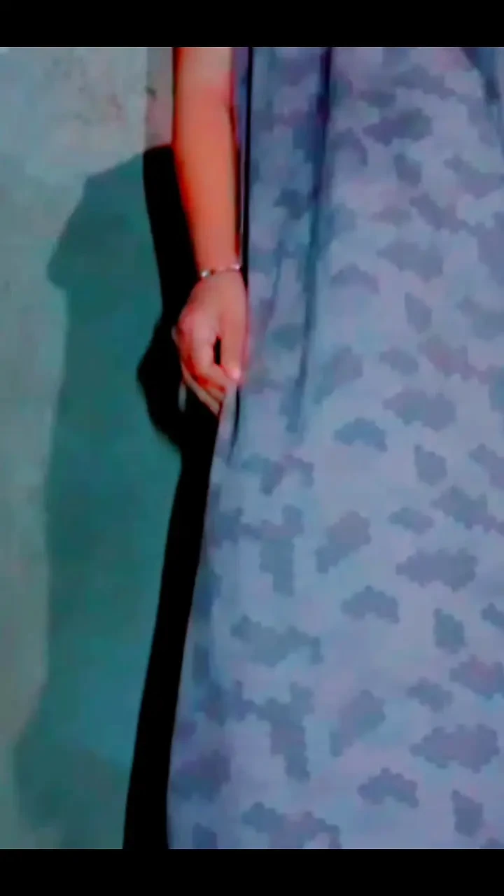 Mujhe seks bahut chahie, main har din taras rahi hoon, lekin main kya kar sakti hoon, sab kuchh mere niyntran men nahin hai.