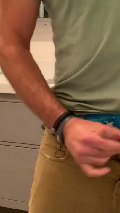 Sesión verbal de edging, manchas de leche, boxers, sagging y corrida espesa. Con anillo para bolas también. Sagging en mis boxers Hollister | Clip 1