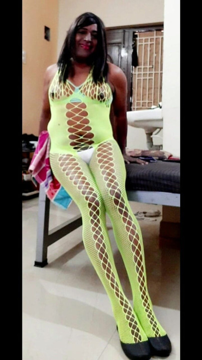 想要变装并和我一起享受。 在钦奈举行的 CD 会议