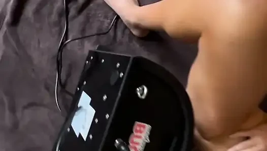 Pawg evli kadın kocasını ve makinesini sikiyor