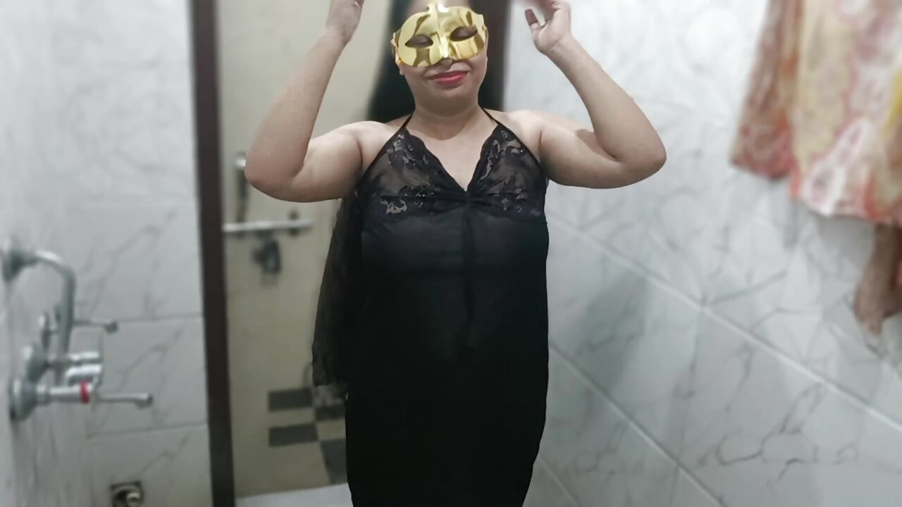 Blowjob istri India + chudai gaya doggy dengan mani muncrat di wajah