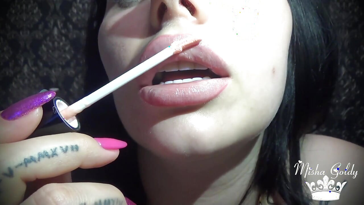 Mis nuevos labios brillantes y hinchados!