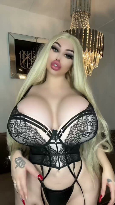 Αυθεντική φίλη PAWG που οδηγεί POV - πραγματικό ζευγάρι