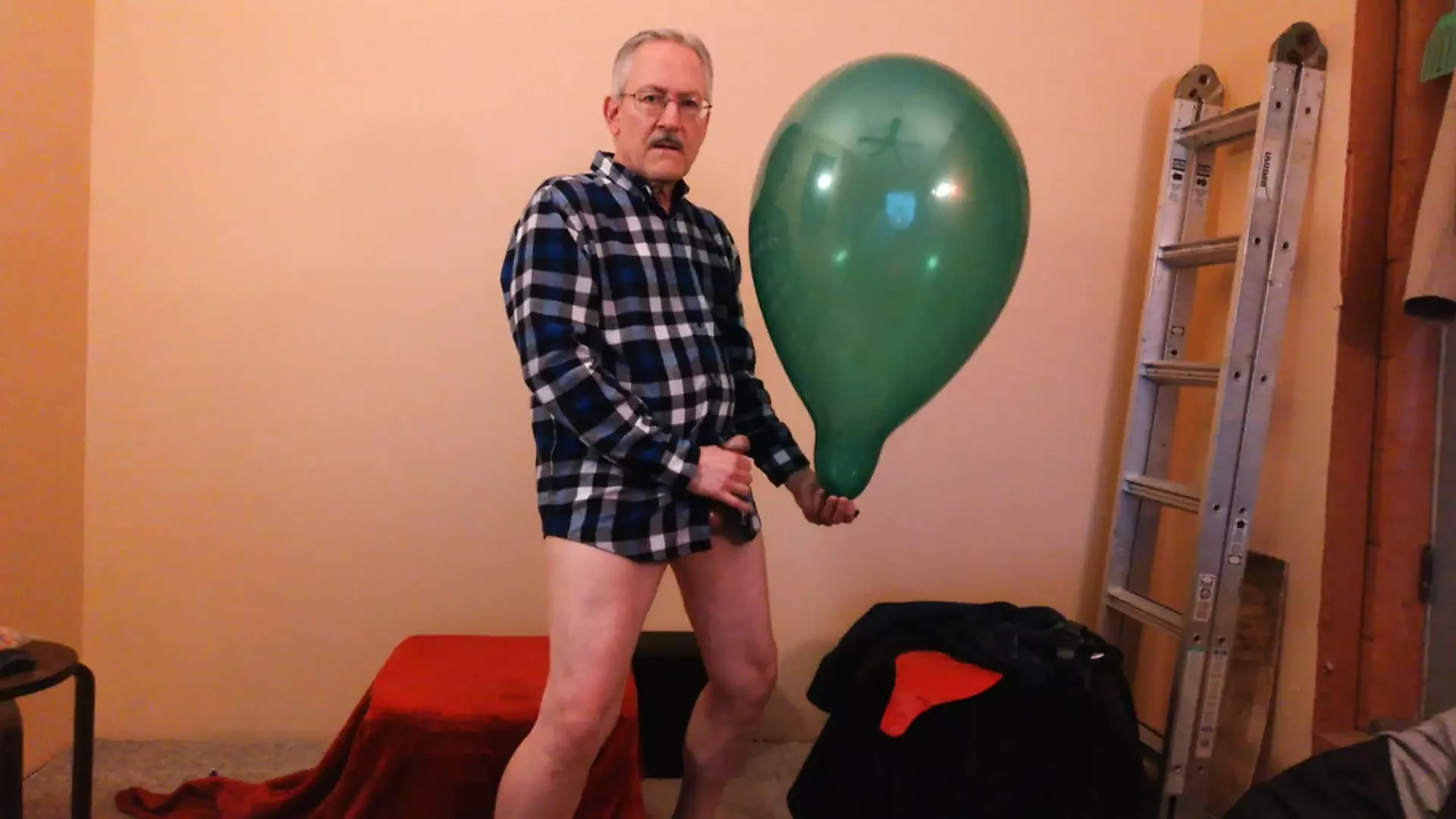 86) Runda de 16 "cu explozie de balon în timp ce bateți (partea 1 din 2 - continuare în 87) Balloonbanger