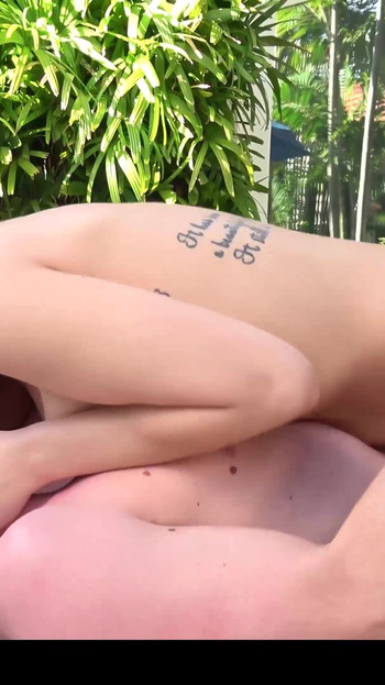 Touchmywife - isteri bikini nerd mari batang besar jiran di dalamnya - Michele James | Klip 1