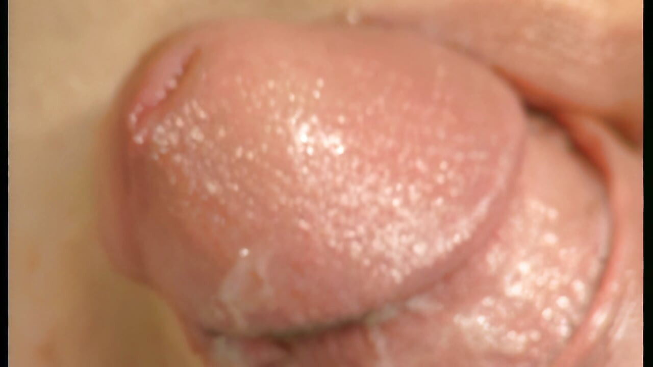 Blonde MILF mit weit geöffnetem Arsch und auslaufendem Creampie