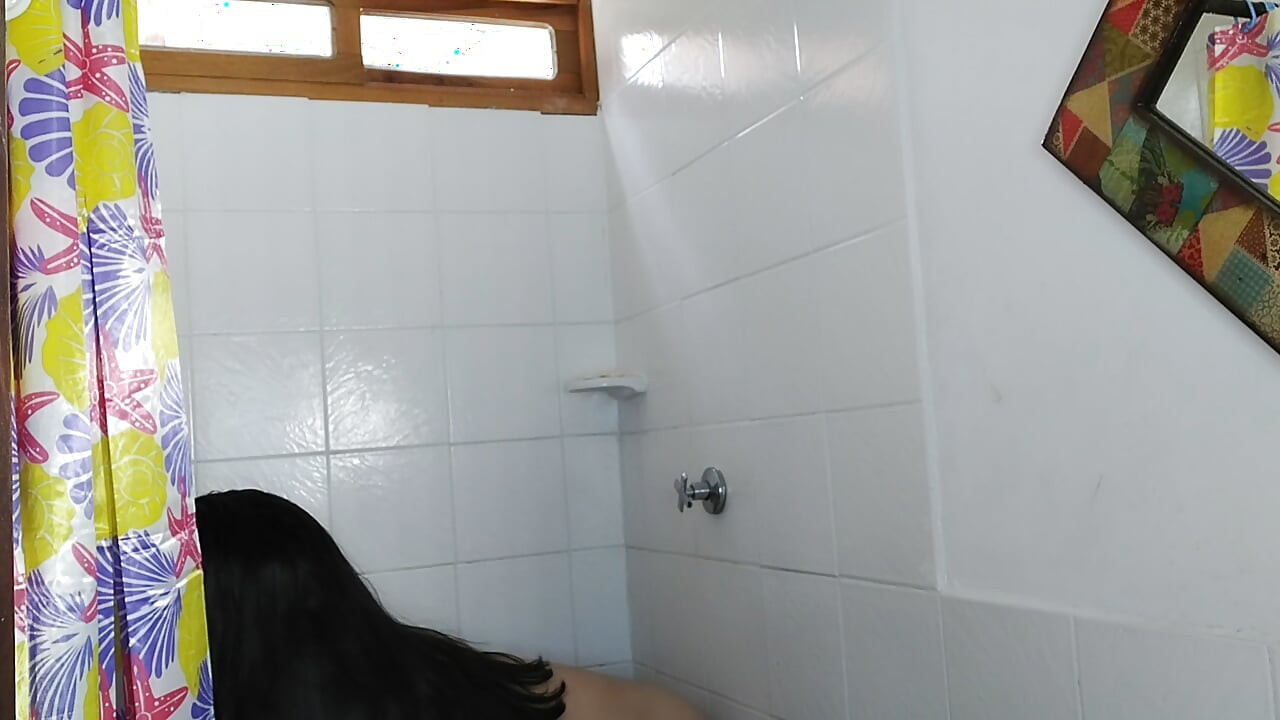 Отчим трахает свою падчерицу за спиной ее мачехи