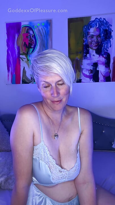 I Can't Sleep So StepMommy Gave Me A Good JOI