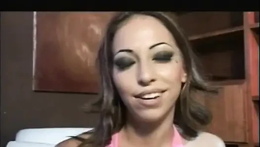 Büyük sert bir yarak emmesi gerekiyor!