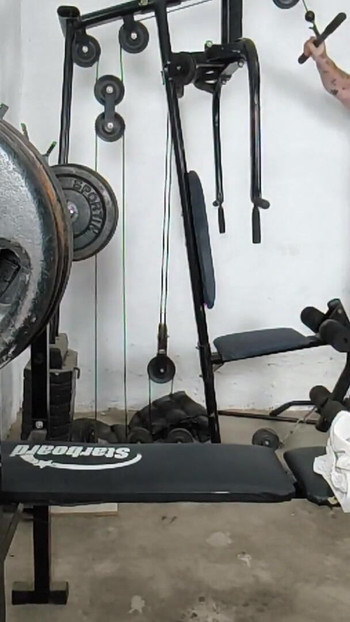 Spuštena i gola u teretani usred Noći vještica | Isječak 1