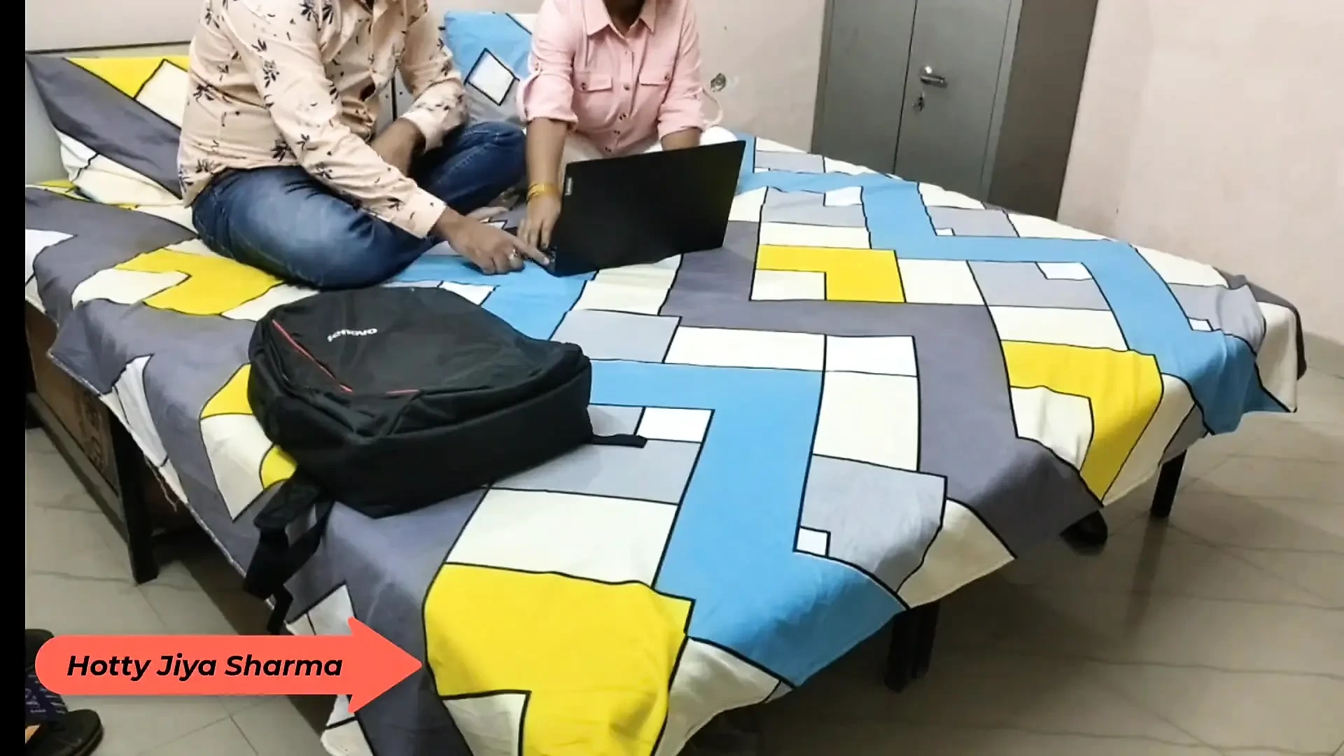 Mẹ kế ngực bự nóng bỏng muốn con cu to của con trai khi bố không có ở nhà