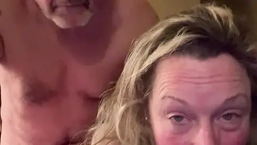 Нижняя грязная зрелая блондинка обожает раком