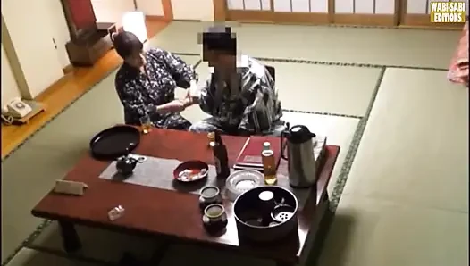 Соблазнение после закрытия: сотрудницу спа сняли на видео во время частной сессии в комнате - сцена 2