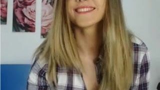 Griechisches sexy Mädchen vor der Webcam