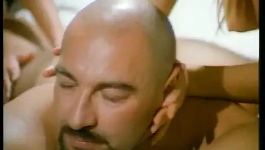 Bokep jadul Italia: dua malaikat semok berbagi kontol besar