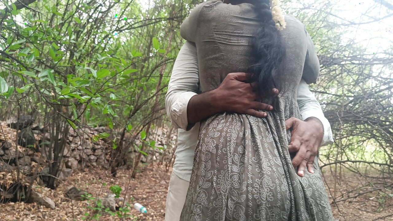 Housewife outdoor sucking cock