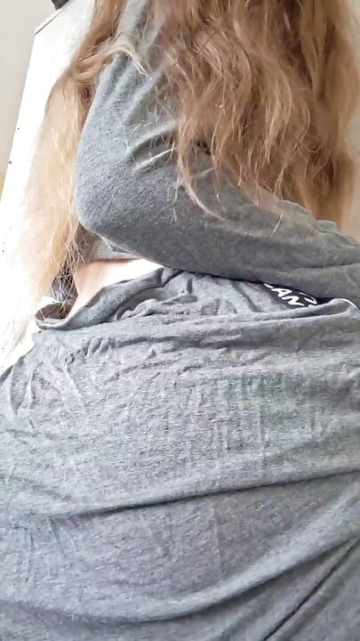 I've got a bit of a domestic kink, and I can keep a secret !