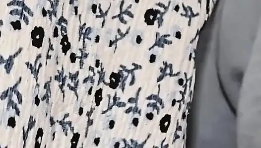 Cowok sange ini lagi asik muasin pantat bahenol komuternya pakai kontol besar di dalam kereta