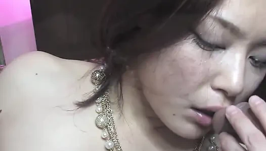 Kirli Japon sahnesi-1 seksi Japon kız sakura kiryu bikinili üçlü grup sekste çifte boşalmanın tadını çıkarıyor