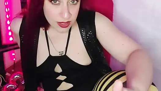 Teman gauchitamu mengajakmu ke toko seks untuk membeli mainan seks