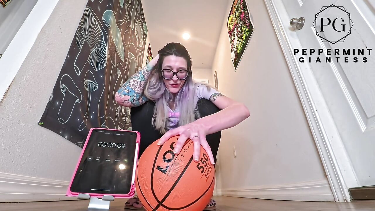 6'7 Tall Goddess One-handed Basketball Hold Challenge How Long Can These Huge Hands Dominate?