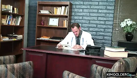 Geile Krankenschwester wird hart rangenommen