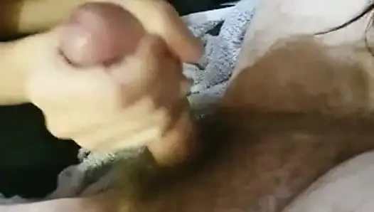 Mira como la mamo y le paso mi pelo por la polla