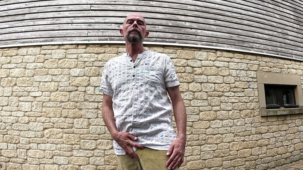 Hete dilf close-up grote pik buitenshuis randend praten vies met koorden dragen - Rockardglans 206