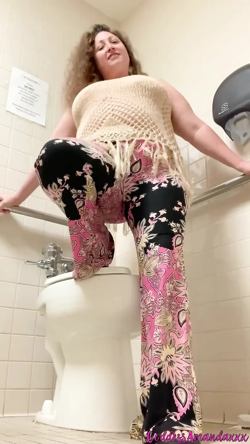 Sexy PAWG Wants You to Worship Her Body