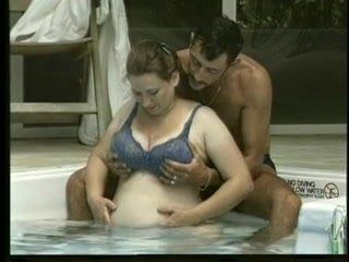 Embarazada caliente follada junto a la piscina
