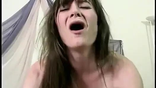 Ngisap kontol vintage dengan memek berbulu