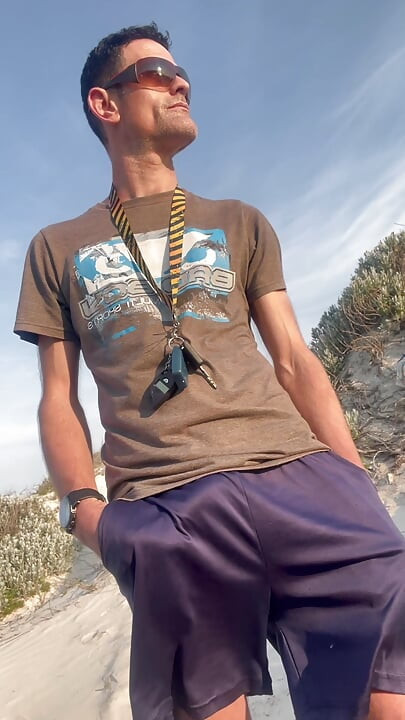 Mike is stroking on the beach again