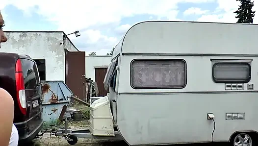 Büyük götlü esmer göğüslerine güzel büyük sıcak döl alıyor