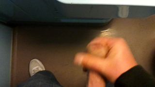 在德国冰上火车上打手枪