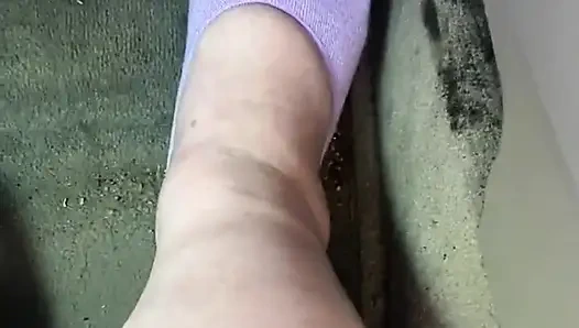 Pedalpumpen in lila socken