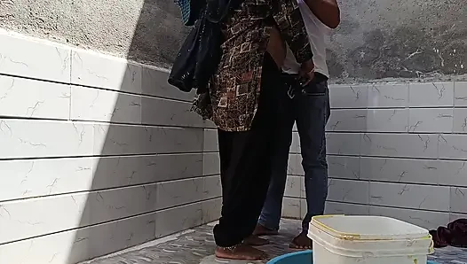Pati Bahar Gaye the padosi