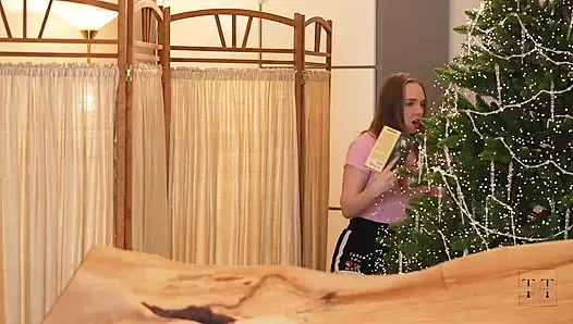 Kız arkadaşım ve üvey kız kardeşiyle Noel üçlü seksi her zaman harika! 4K HD Tim Team