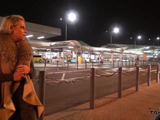 Takevan - cycata blondynka przyłapana na lotnisku i zerżnięta w furgonetce