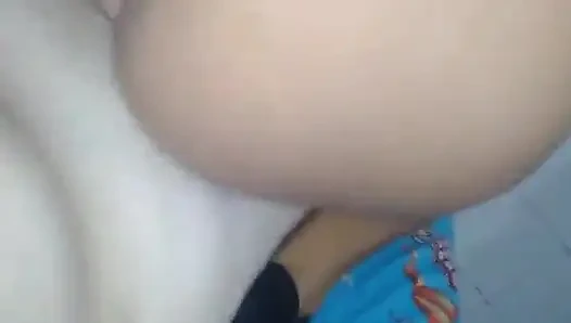 18-jähriges mädchen mit riesigen natürlichen titten liebt es, hart zu ficken